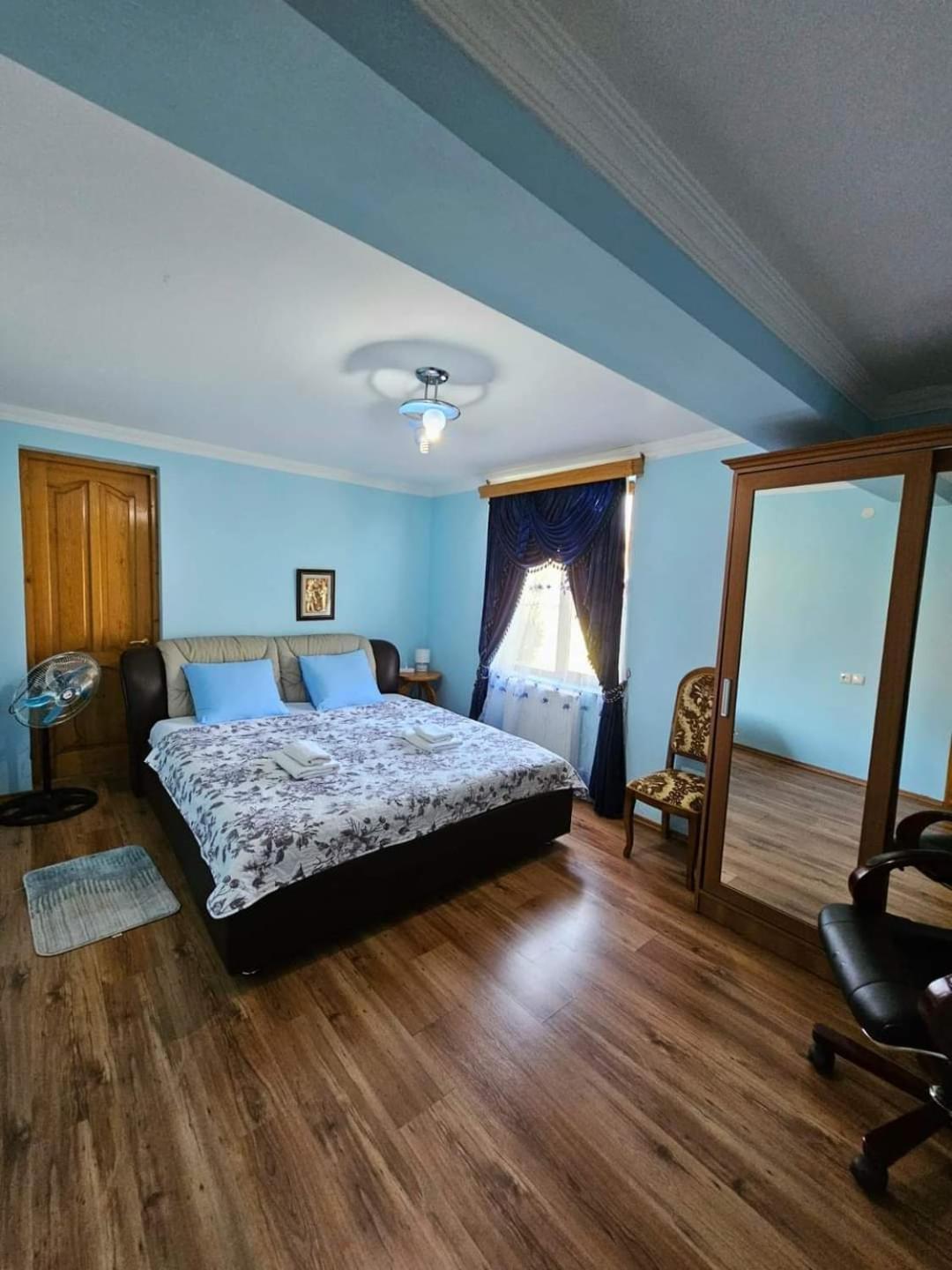 Blue Guest House Samtredia Exterior foto